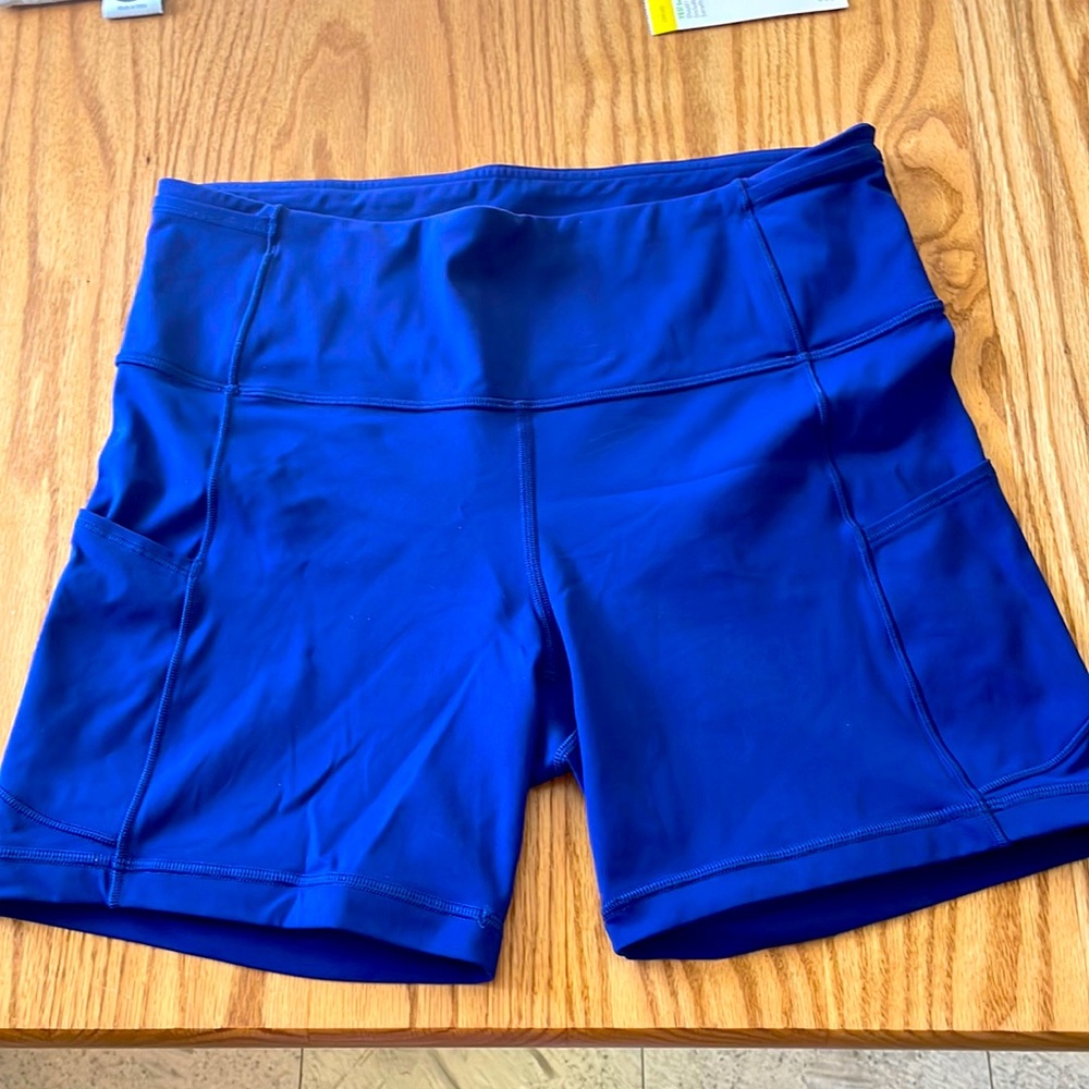 Lululemon sz 10 like new bike shorts. 5 pockets around back plus 2 side pockets